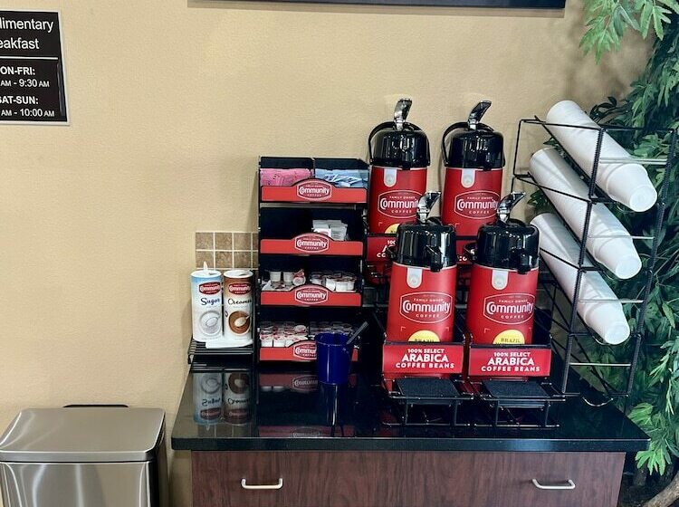 فندق Saffron Inn & Suites