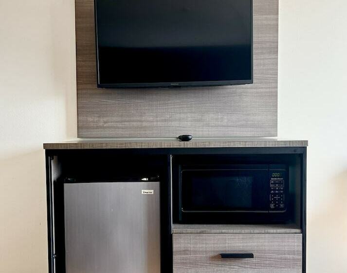 فندق Saffron Inn & Suites