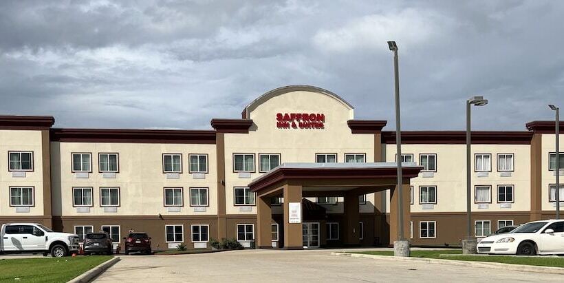 בית מלון כפרי Saffron Inn & Suites