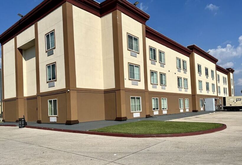 فندق Saffron Inn & Suites