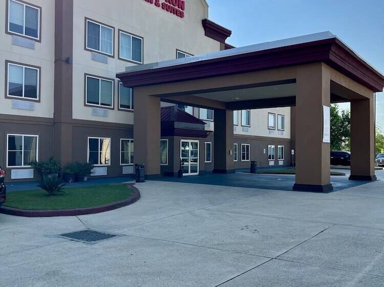 فندق Saffron Inn & Suites
