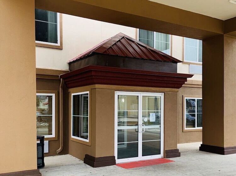 فندق Saffron Inn & Suites