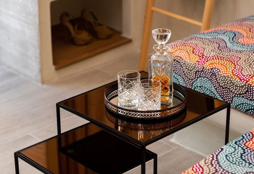 فندق Saint Sin Suites  Adults Only