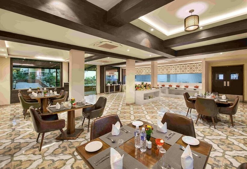 호텔 Sea Breeze Sarovar Portico Varca Goa