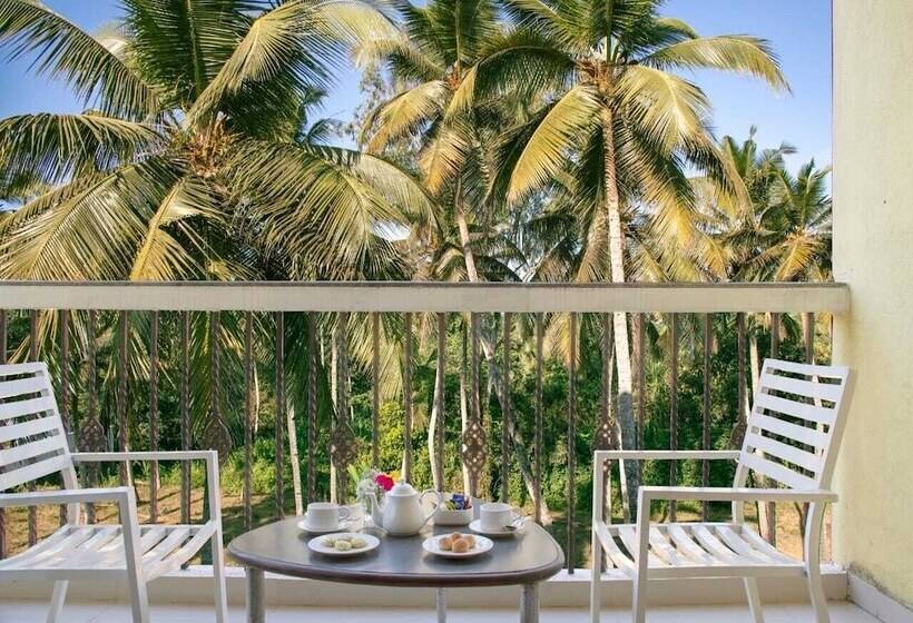 בית מלון כפרי Sea Breeze Sarovar Portico Varca Goa