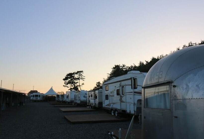 Отель Taean Mom Village Caravan Camping