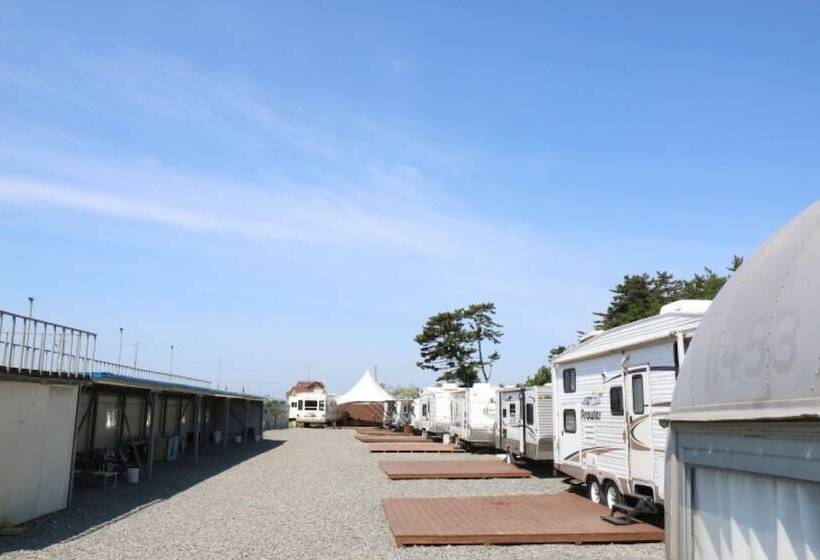 בית מלון כפרי Taean Mom Village Caravan Camping