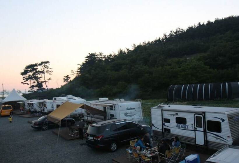 בית מלון כפרי Taean Mom Village Caravan Camping