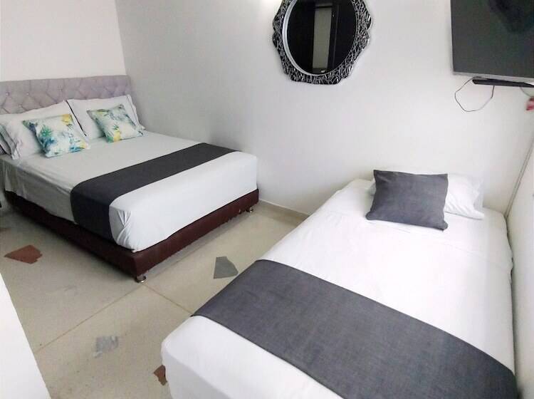 ホテル Tranvia Santa Marta