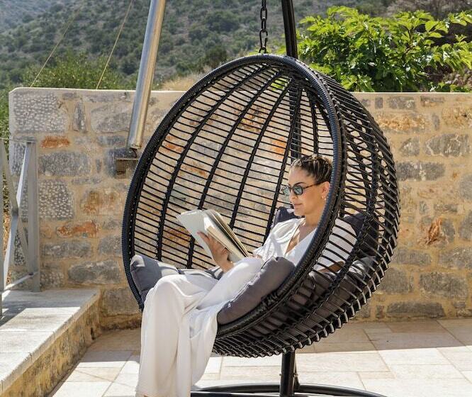 בית מלון כפרי Trapela Limeni Luxury Suites