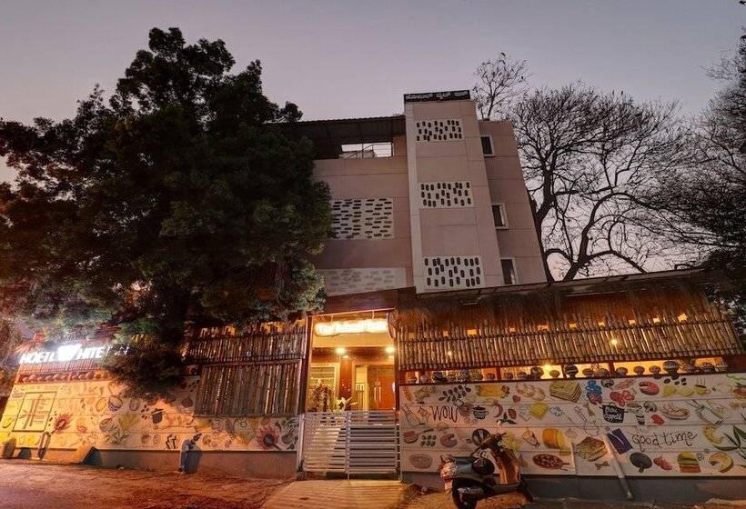 בית מלון כפרי Treebo White Inn Koramangala