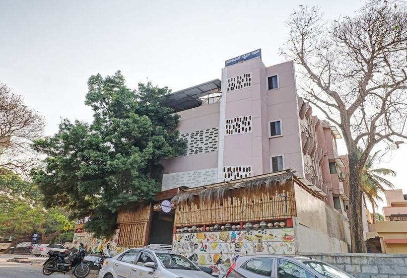 בית מלון כפרי Treebo White Inn Koramangala