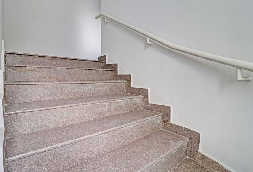 בית מלון כפרי Treebo White Inn Koramangala