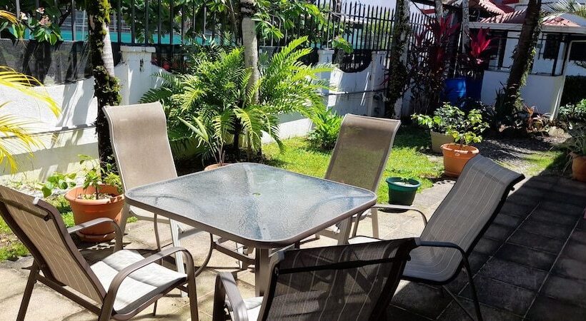 ホテル Wide Mouth Frog