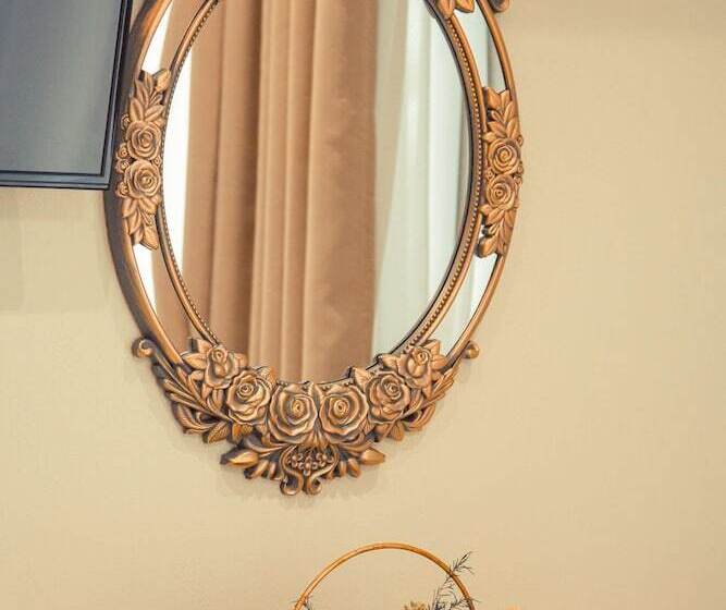 Io Luxury Pool & Hot Tub Suites