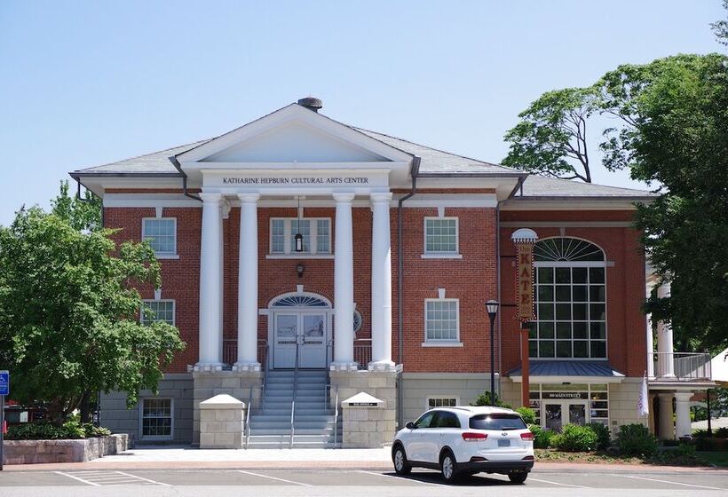 James Pharmacy Bed And Breakfast