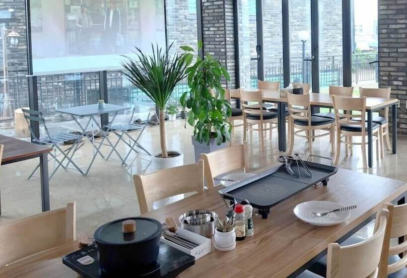 Jeju Woljeong Hill Pension