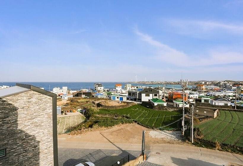 Jeju Woljeong Hill Pension