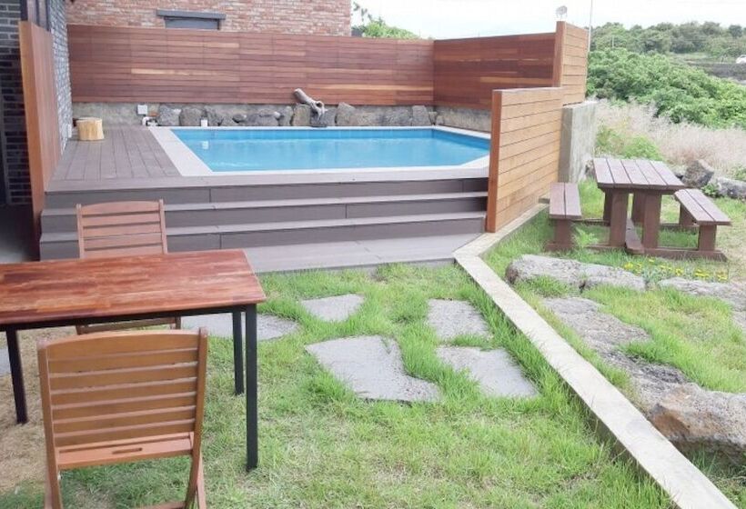 Jeju Woljeong Hill Pension