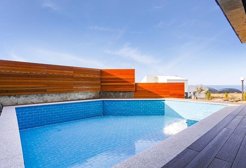 Jeju Woljeong Hill Pension