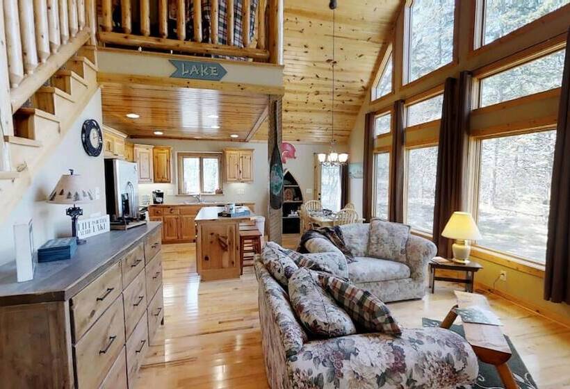 Lakefront Hideaway