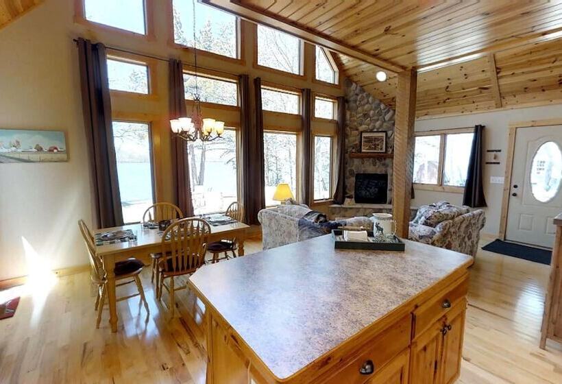Lakefront Hideaway