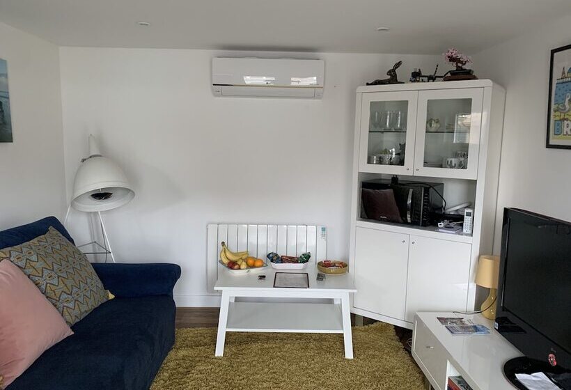 Lodge , Air Con , Free Parking , Mini Bar