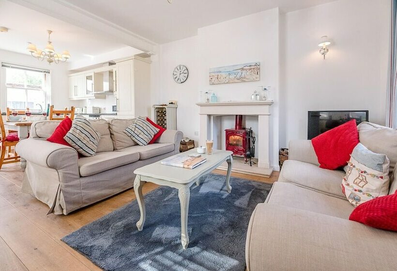 Longshore, Aldeburgh