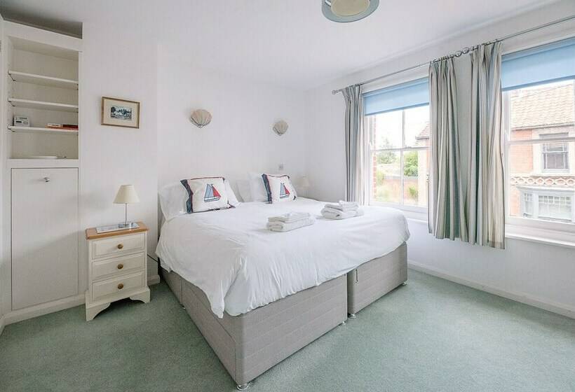 Longshore, Aldeburgh