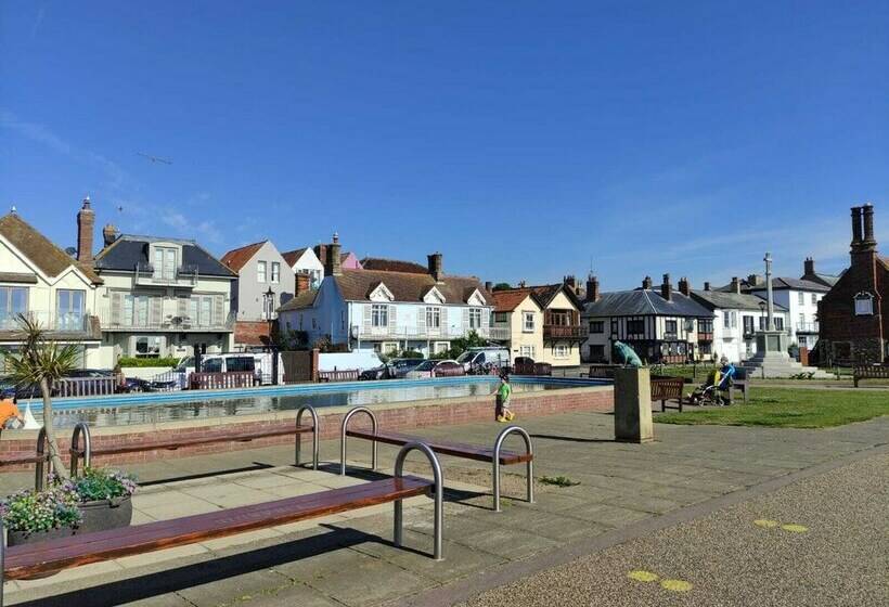 Longshore, Aldeburgh