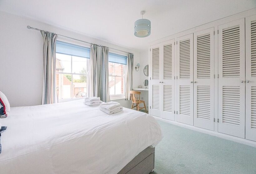 Longshore, Aldeburgh