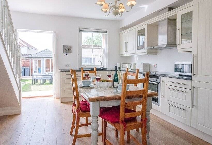 Longshore, Aldeburgh