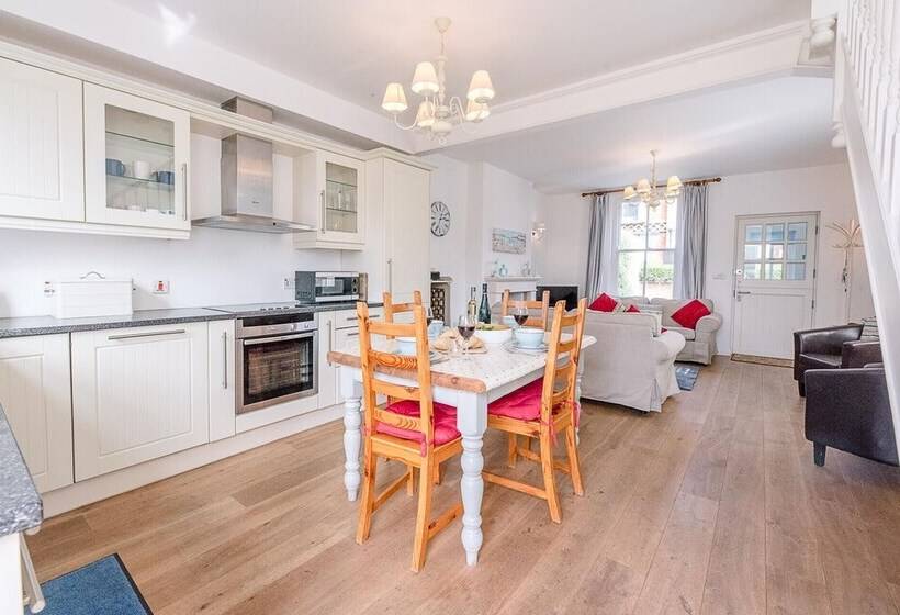 Longshore, Aldeburgh