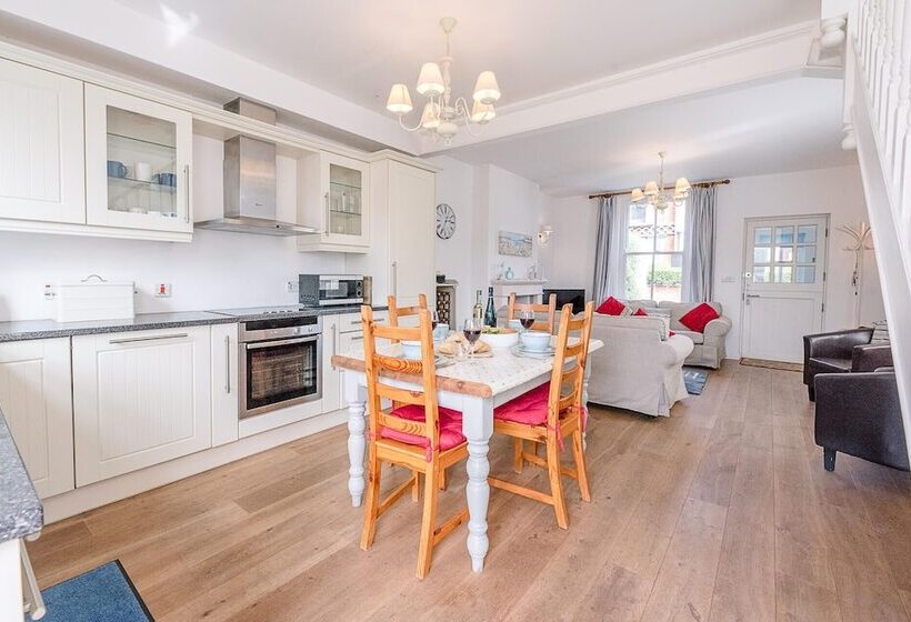 Longshore, Aldeburgh