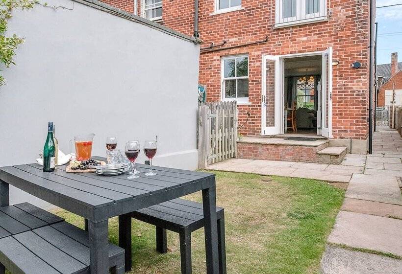 Longshore, Aldeburgh