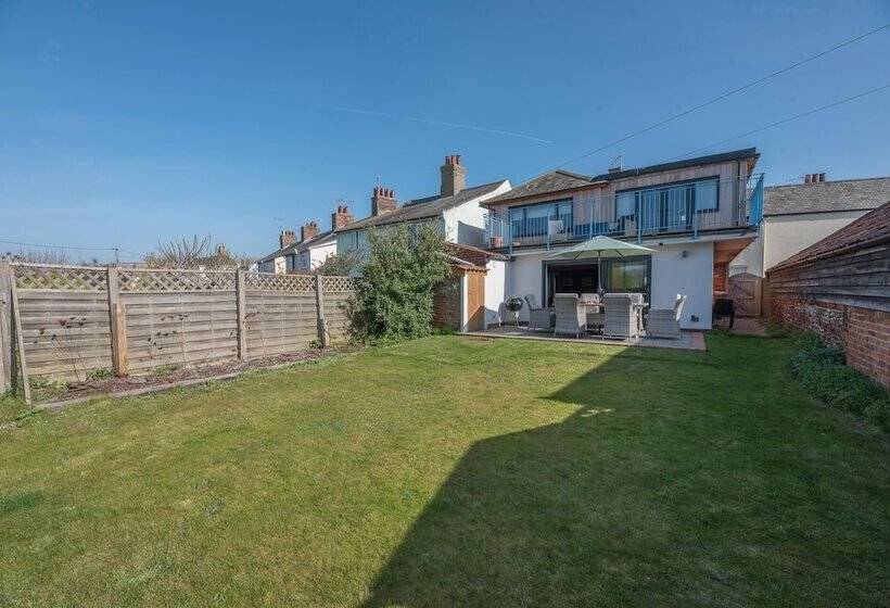 Lovely South Facing Garden, Close To Beach, Aldeburgh