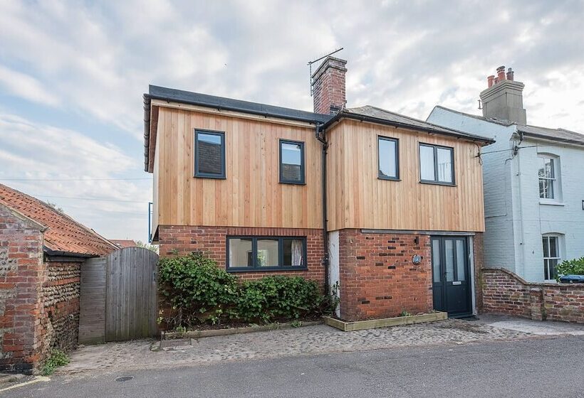 Lovely South Facing Garden, Close To Beach, Aldeburgh