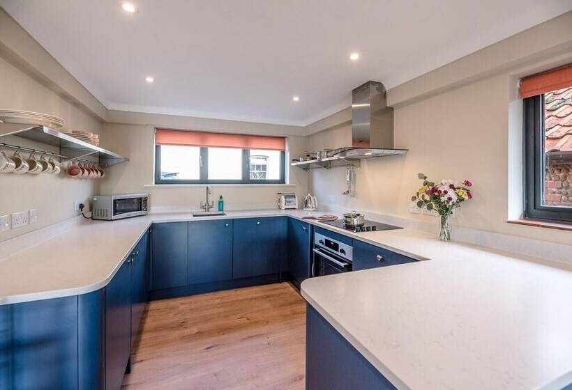 Lovely South Facing Garden, Close To Beach, Aldeburgh