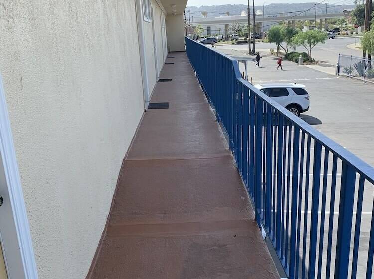 فندق على الطريق American Inn