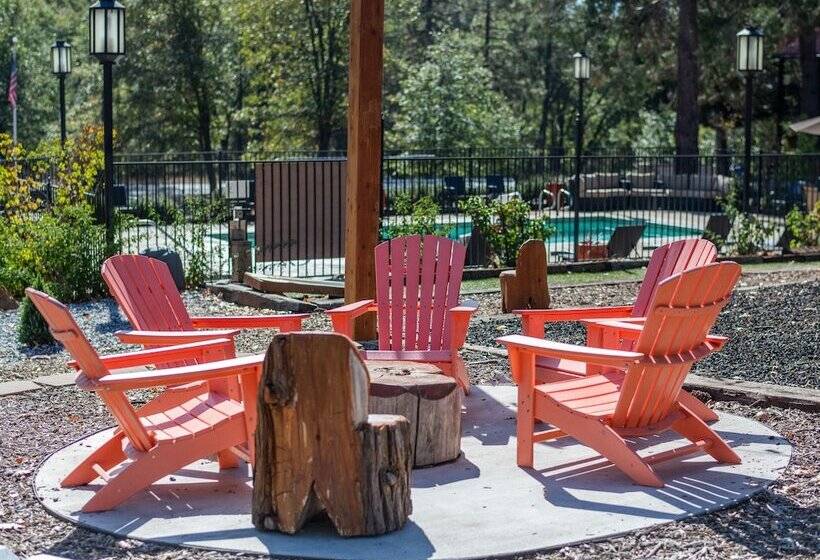 모텔 Buck Meadows Lodge