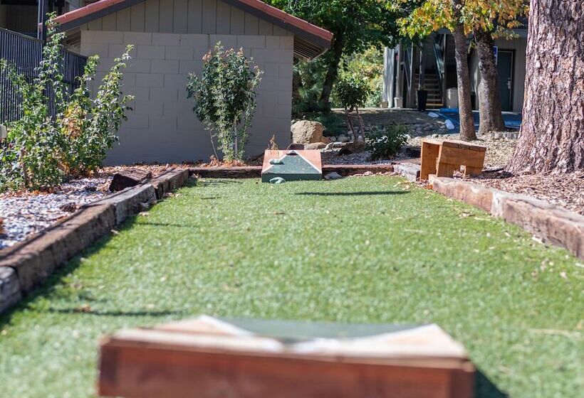 מוטל Buck Meadows Lodge