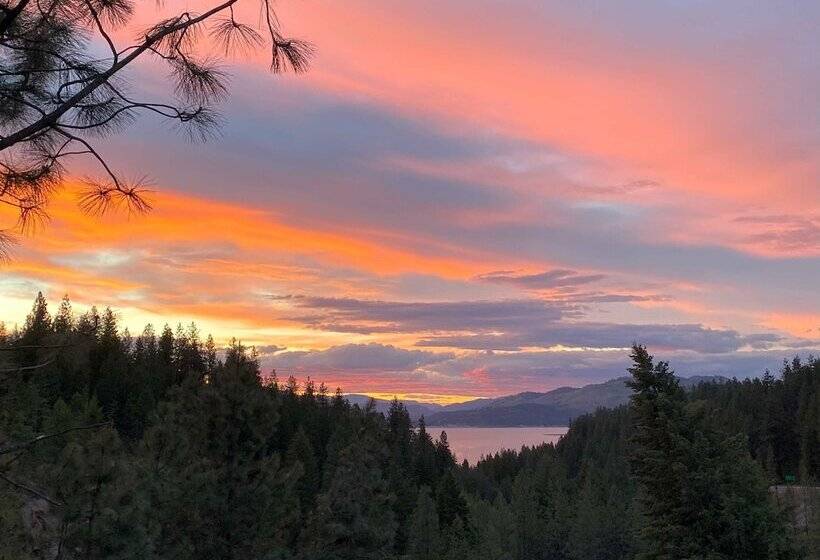 فندق على الطريق Columbia Point Resort