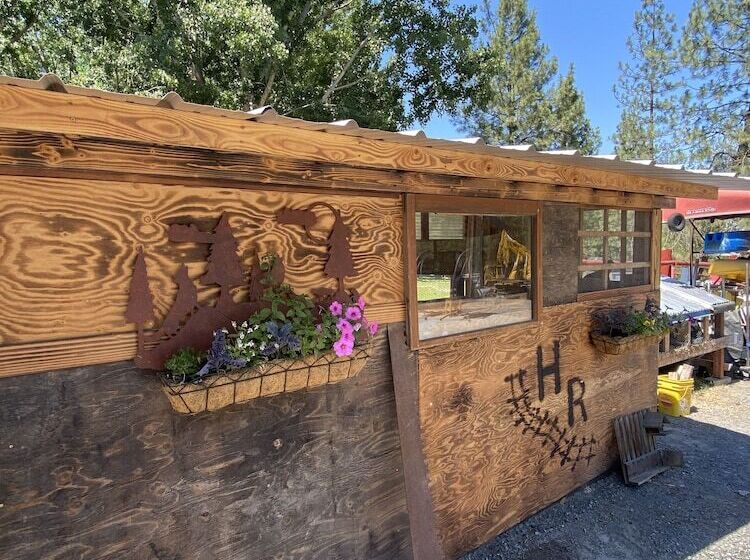 فندق على الطريق Columbia Point Resort