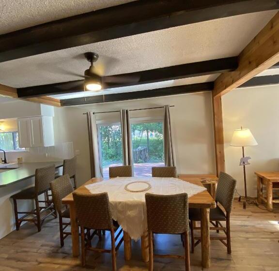 فندق على الطريق Columbia Point Resort