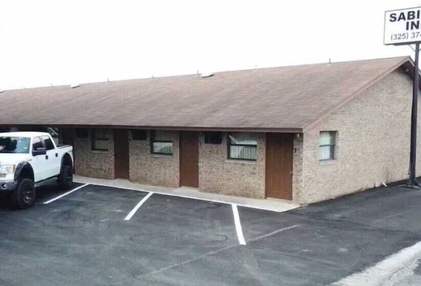 モーテル Sabinal Inn