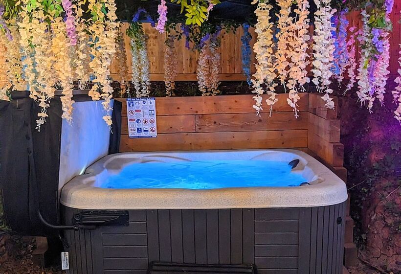 Narrowboat With Hot Tub, Spa, Cruising And More