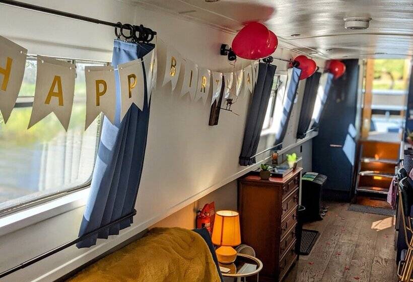 Narrowboat With Hot Tub, Spa, Cruising And More