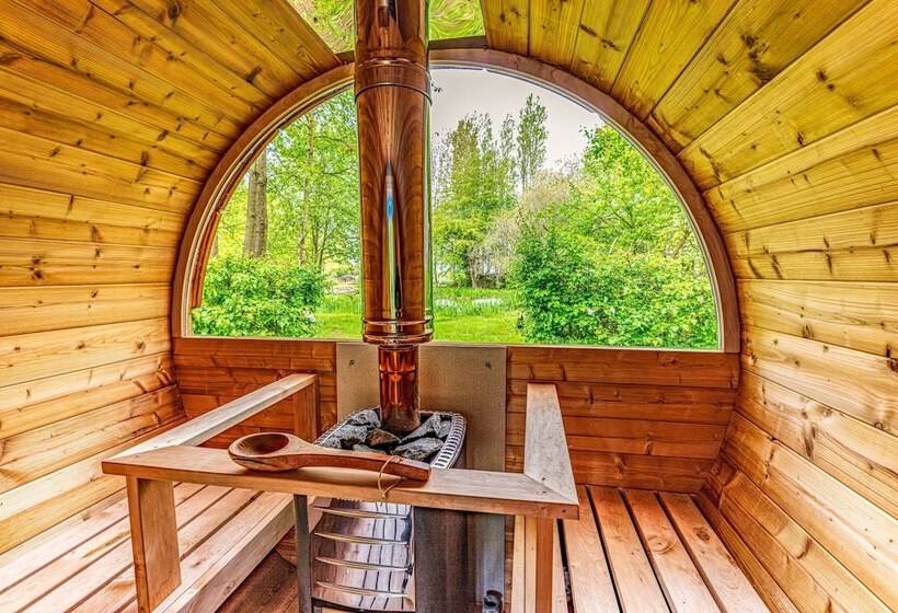 Narrowboat With Hot Tub, Spa, Cruising And More