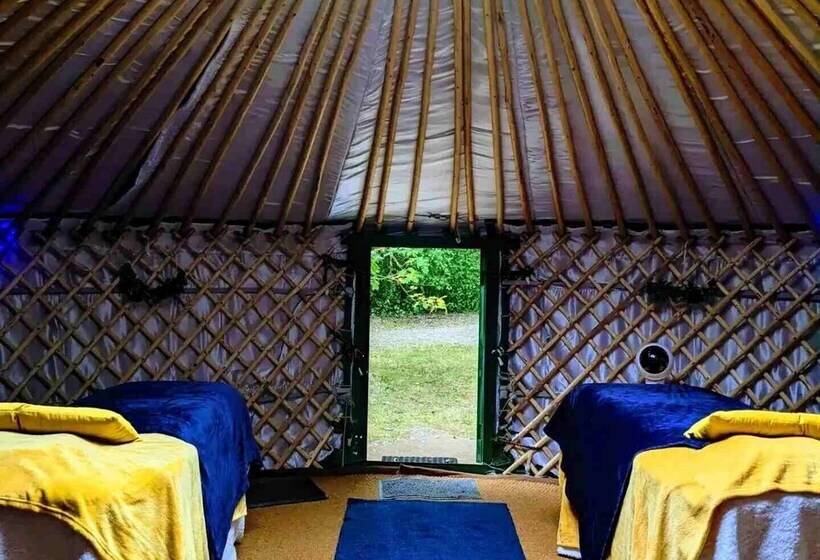 Narrowboat With Hot Tub, Spa, Cruising And More