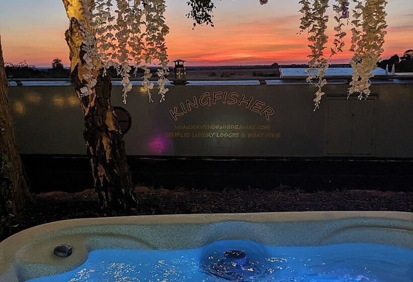 Narrowboat With Hot Tub, Spa, Cruising And More